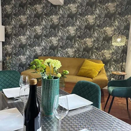 Duplex De Charme Au Coeur Historique De Avec Equipements Modernes Et Literie Incluse - Fr-1-489-523