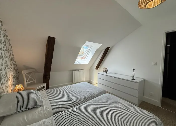 Duplex De Charme Au Coeur Historique De Avec Equipements Modernes Et Literie Incluse - Fr-1-489-523 *