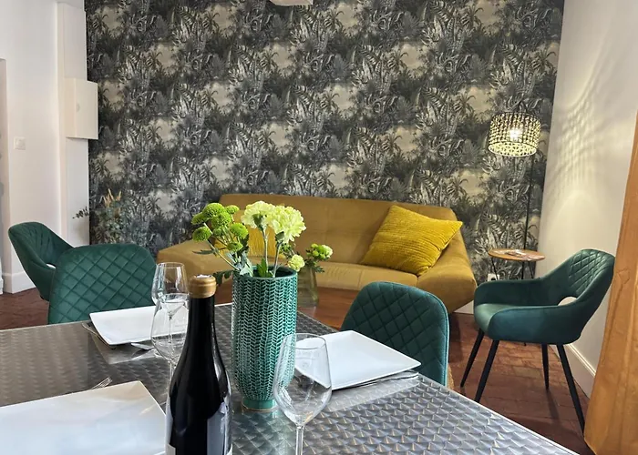 Duplex De Charme Au Coeur Historique De Avec Equipements Modernes Et Literie Incluse - Fr-1-489-523